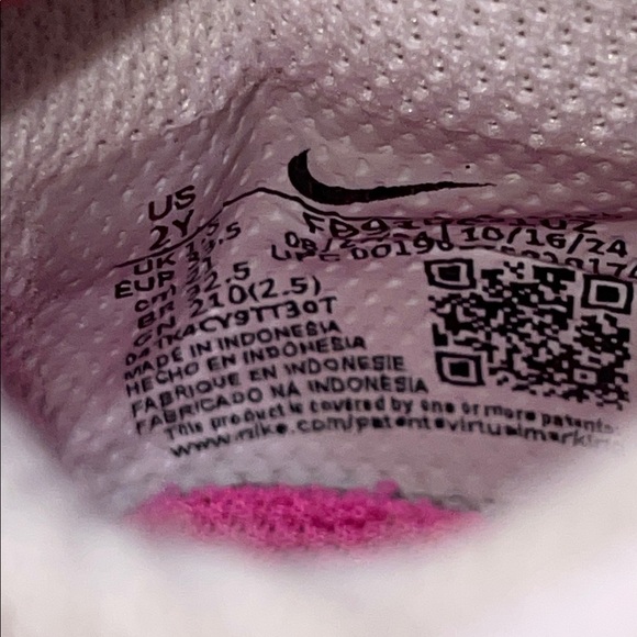 Nike Dunk Kids Sneakers in Pink and White - Picture 9 of 9